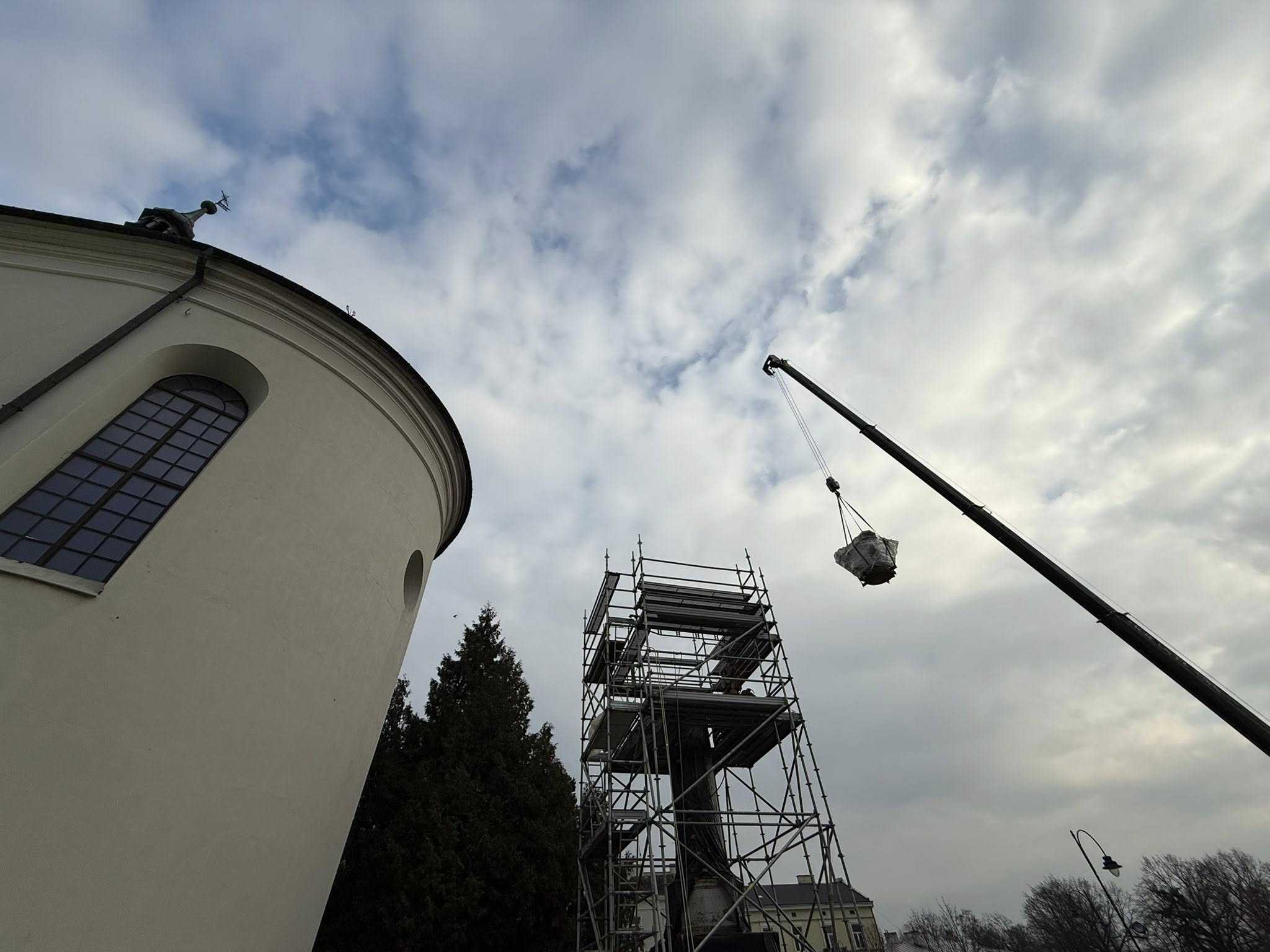 Kolejny etap prac związanych z kolumną