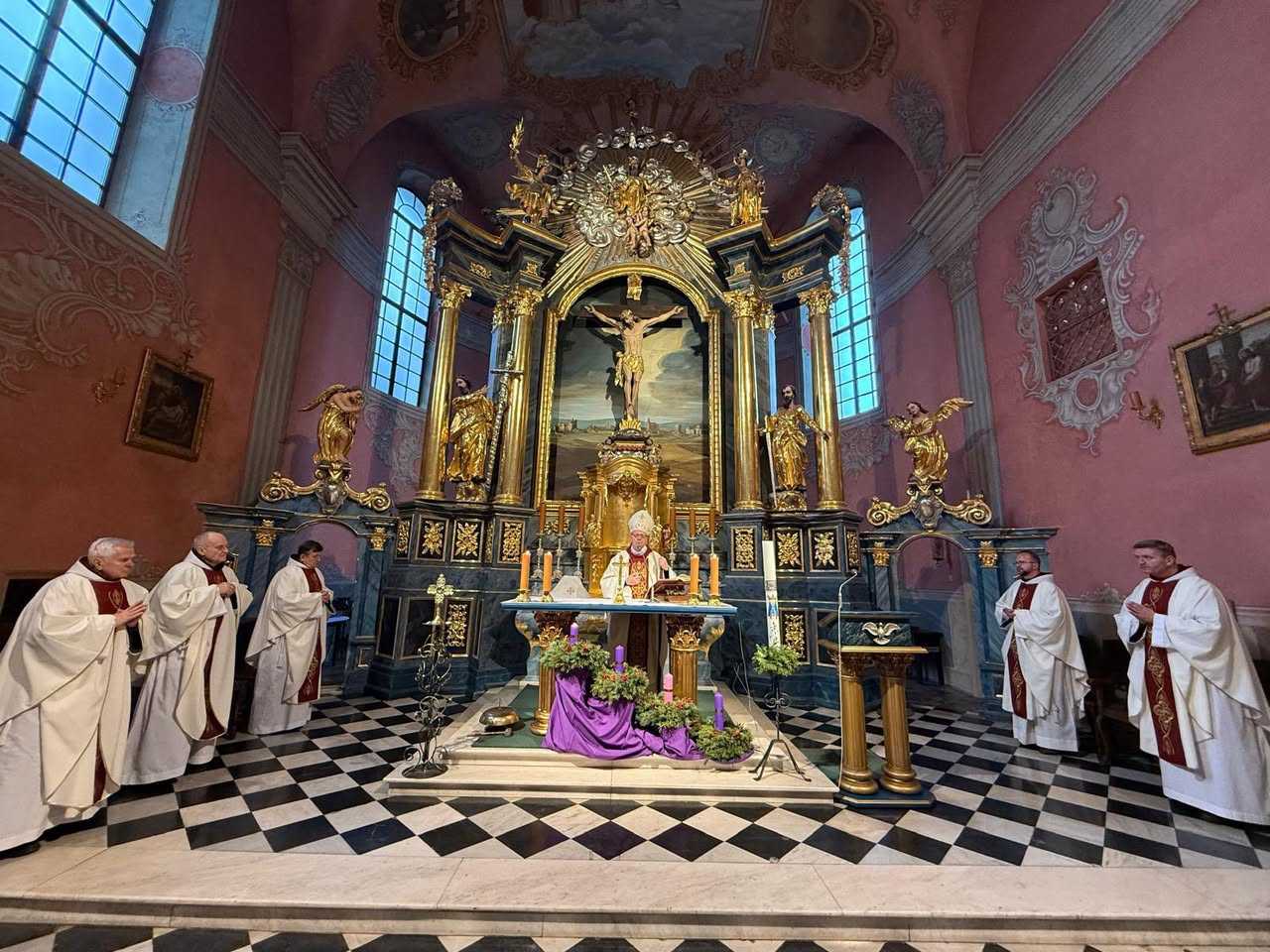 Czas zatrzymania się, wyciszenia, modlitwy…